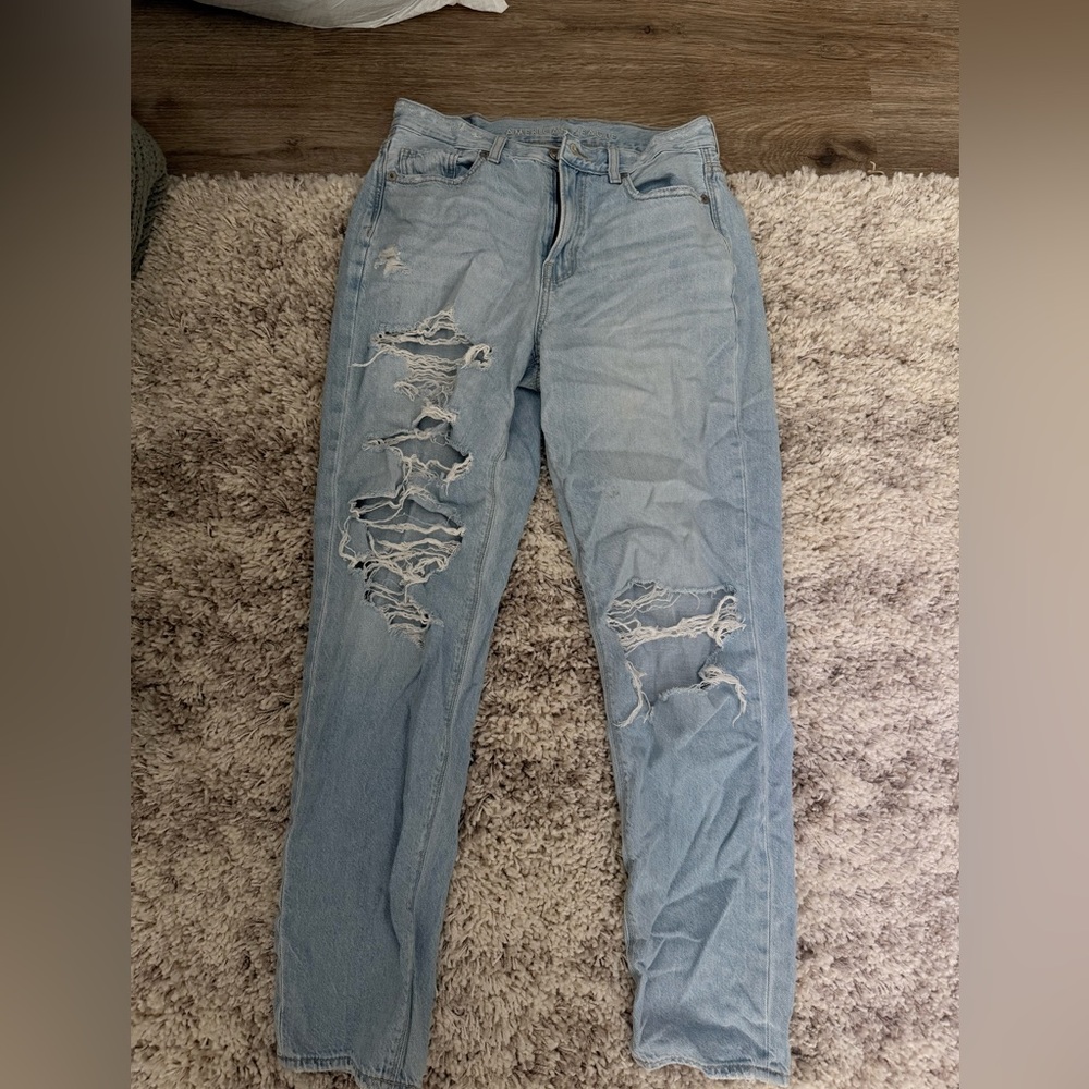 American Eagle Outfitters Light Blue Distressed mom Jeans